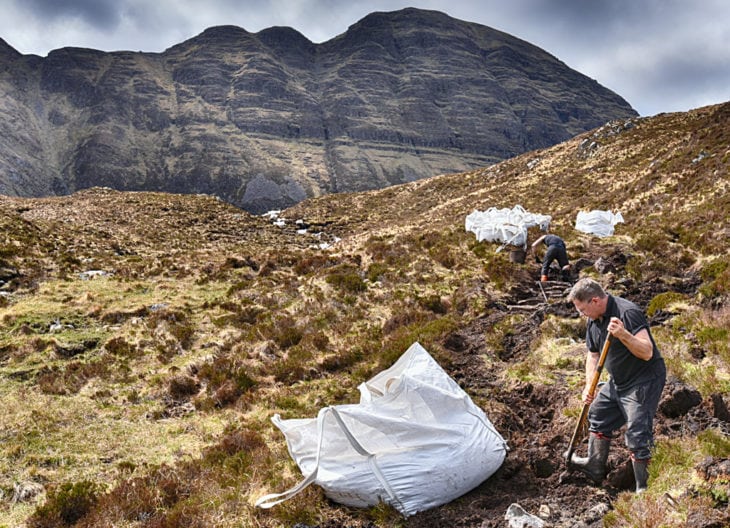 Matt & Mark get started on the 1st bags. Photo © Chris Puddephatt.