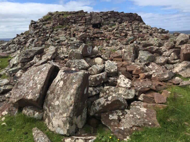 Clachtoll Broch before excavations began © AOC Archaeology